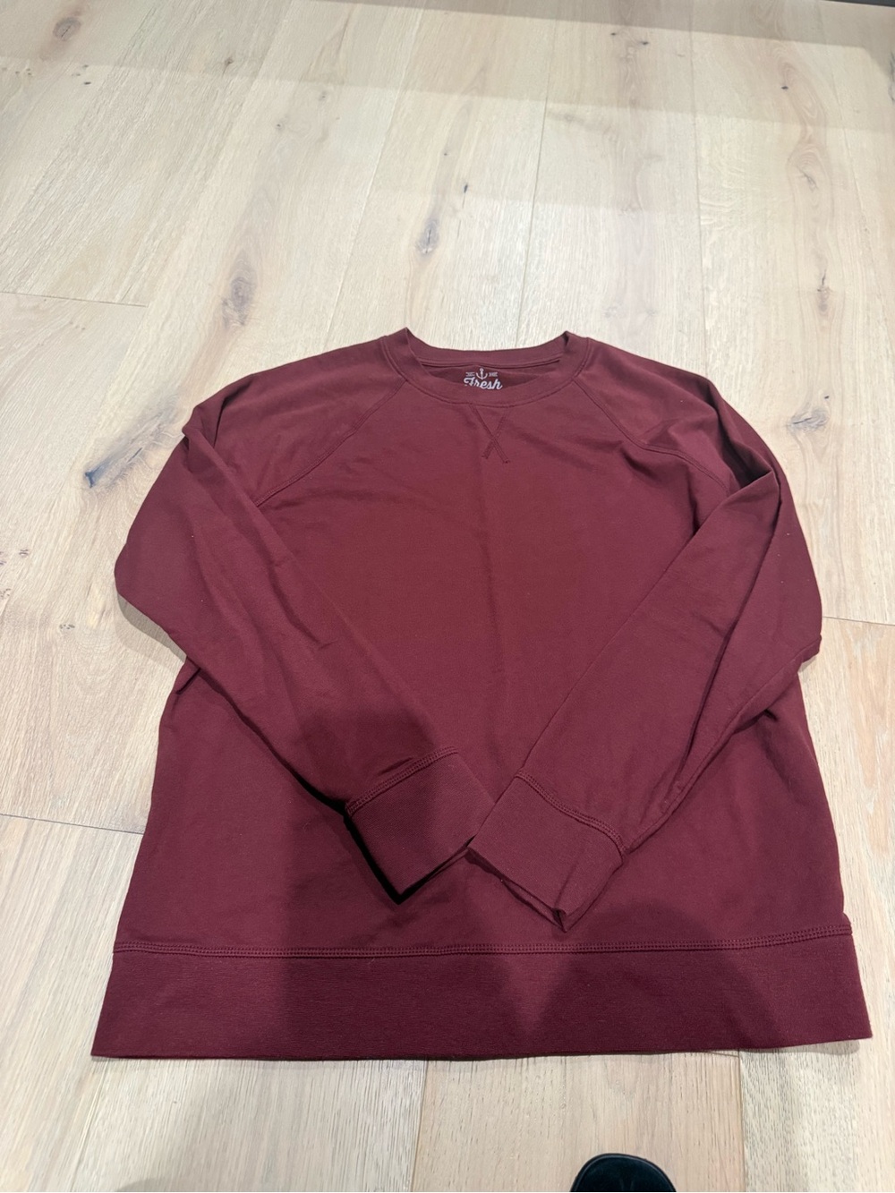 Men's Crewneck Sweater in Burgundy fresh clean tees size large